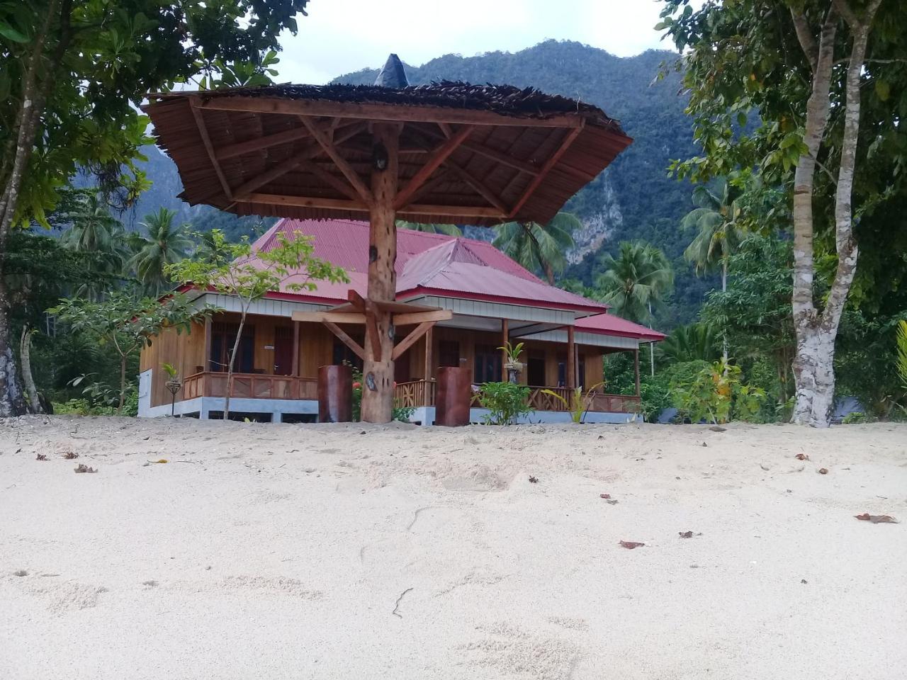 Nusa Nalan Beach Resort Rumah Olat Buitenkant foto