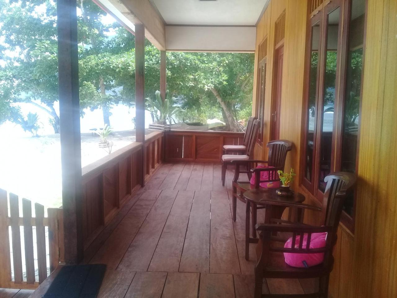 Nusa Nalan Beach Resort Rumah Olat Buitenkant foto
