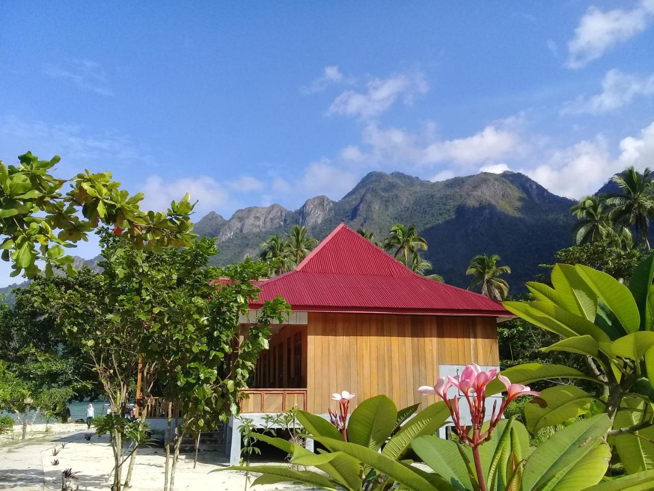 Nusa Nalan Beach Resort Rumah Olat Buitenkant foto